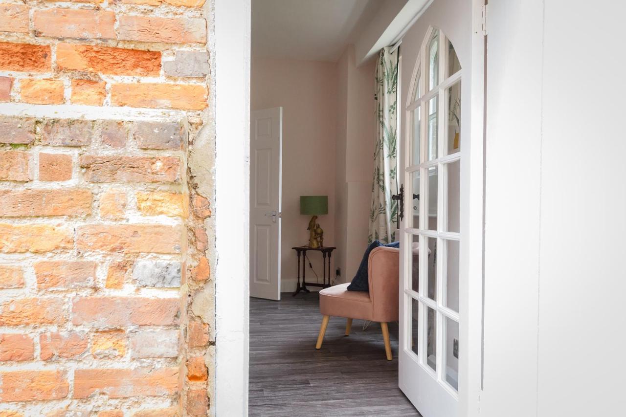 Cloisters Cottage Чичестер Экстерьер фото